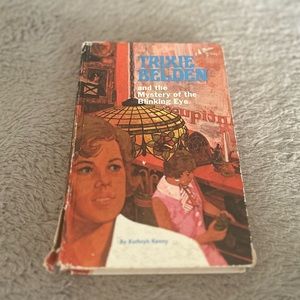 Vtg Trixie Belden Book
